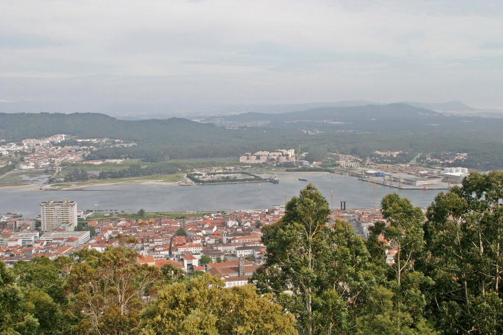 Viana do Castelo e rio Lima - Vista a partir do santuário de Santa Luzia - maio/2005 by Eduardo Dantas