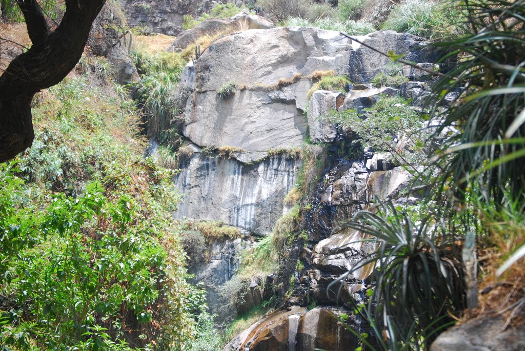 Catarata de Huanano ...sin agua by Juan A. Malo de Moli…