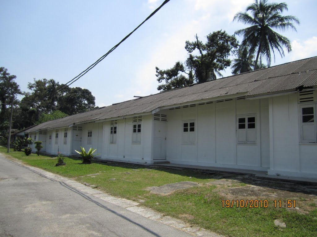 Old quarters, Kuala Pangsun, Hulu Langat by Din Sham