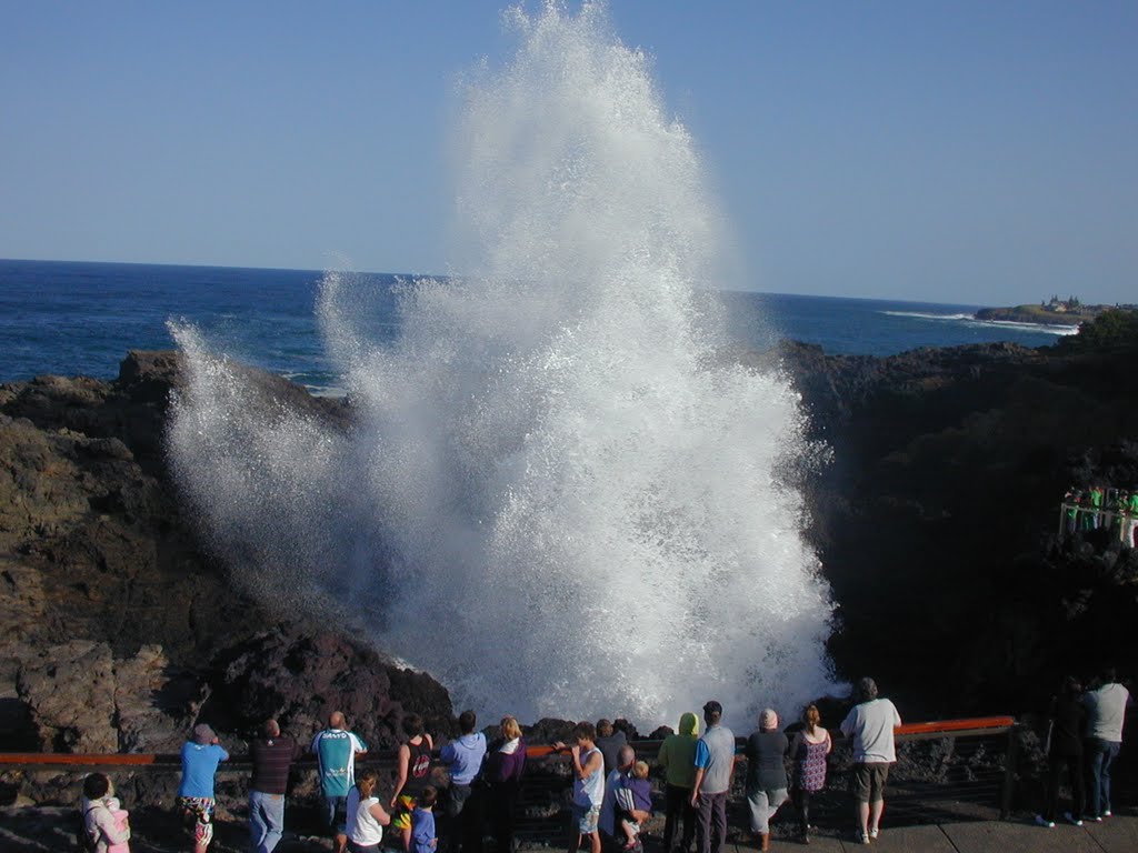 Kiama Blow Hole by krissydney