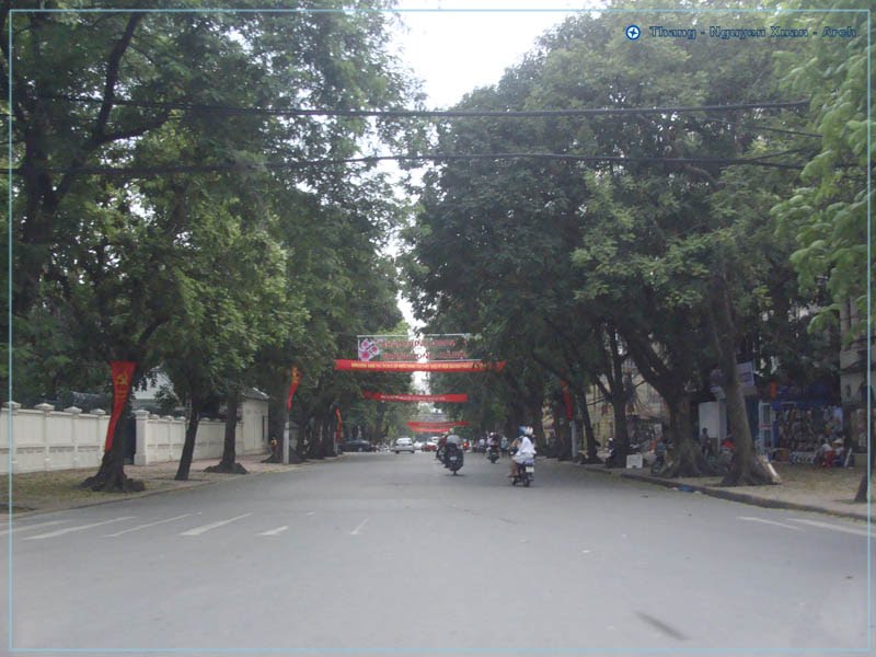 Đường - Bà Triệu - Street by Thắng Nguyễn Xuân