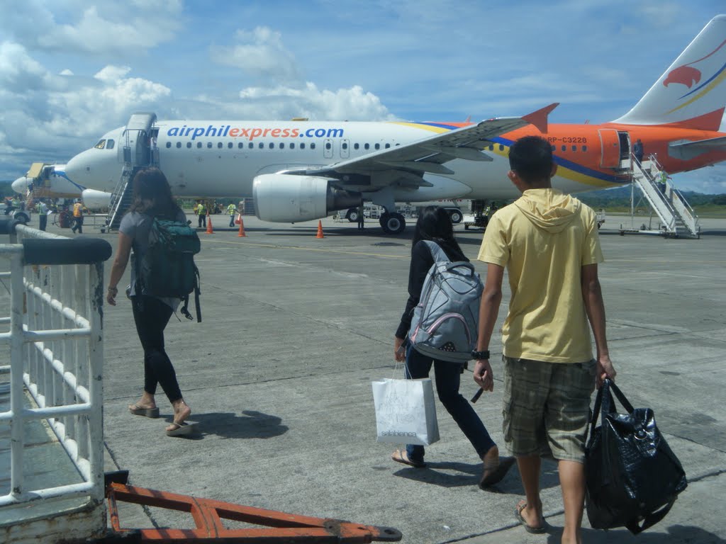 Airbus A320 @ Cagayan de Oro City Airport by edrayPerocho