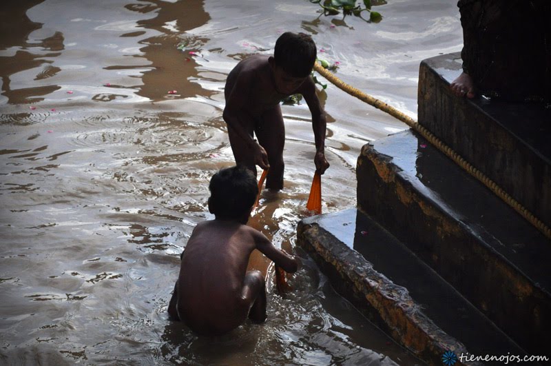 Dasaswamedh Ghat by tienenojos.com