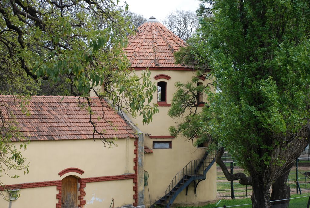 Casa de la Jirafa, Zoo Montevideo Uruguay by Carlos A Borgnia