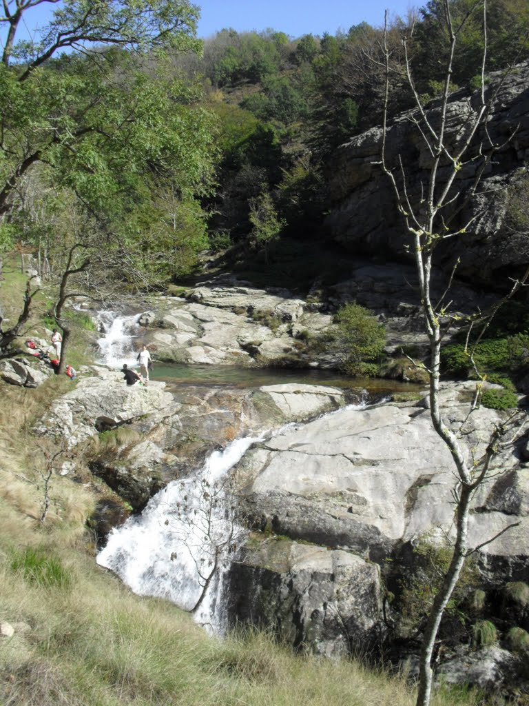 Rapids at Fage by Hans Rottier