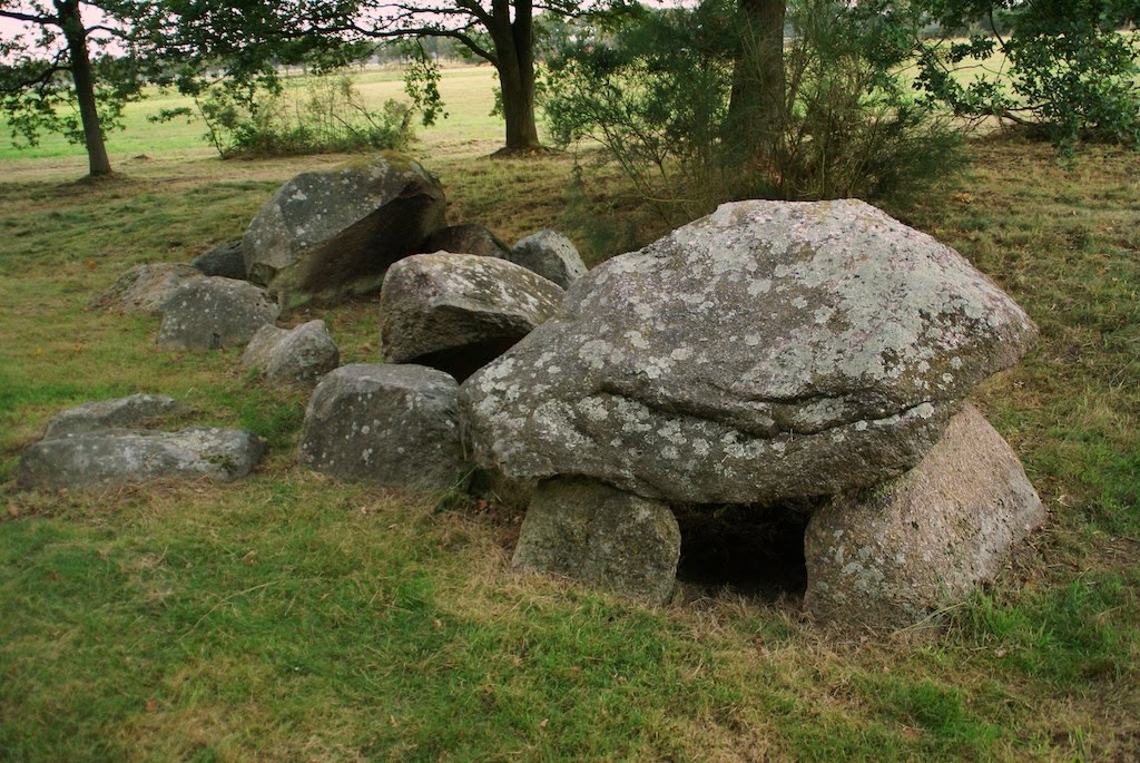 Megalithic tomb Valthe by Maarten Kroes