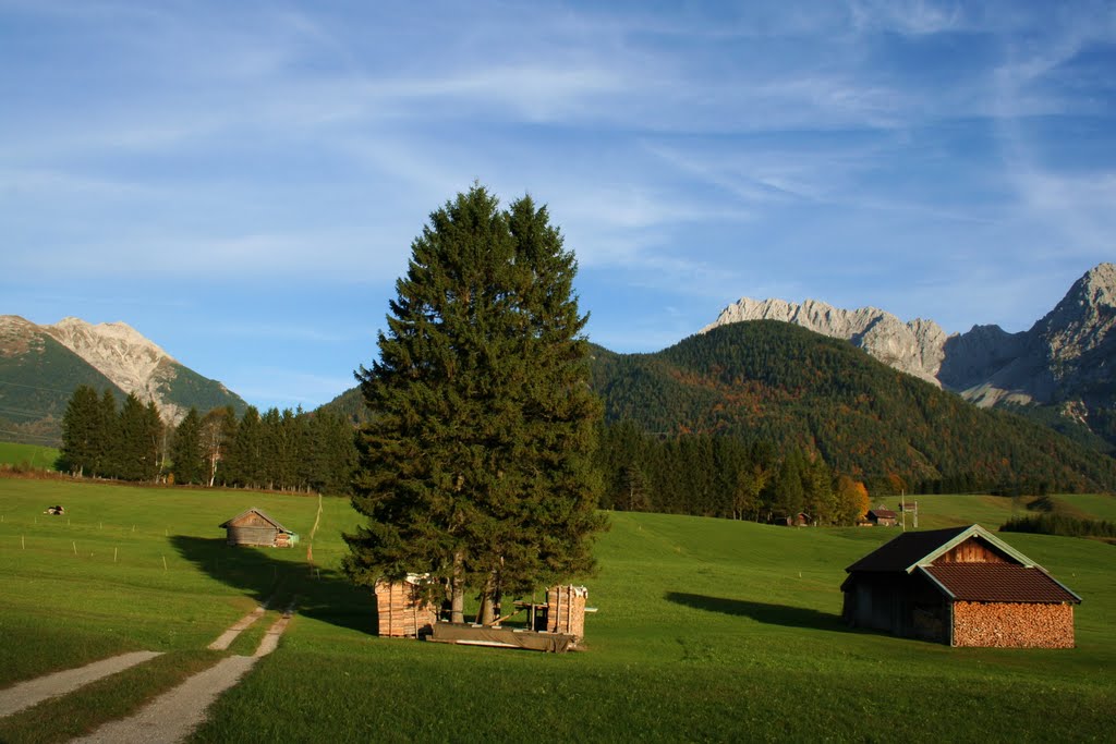 Zwischen Mittenwald und Klais, Bayern, Deutschland by H.-Gerd Brunnert