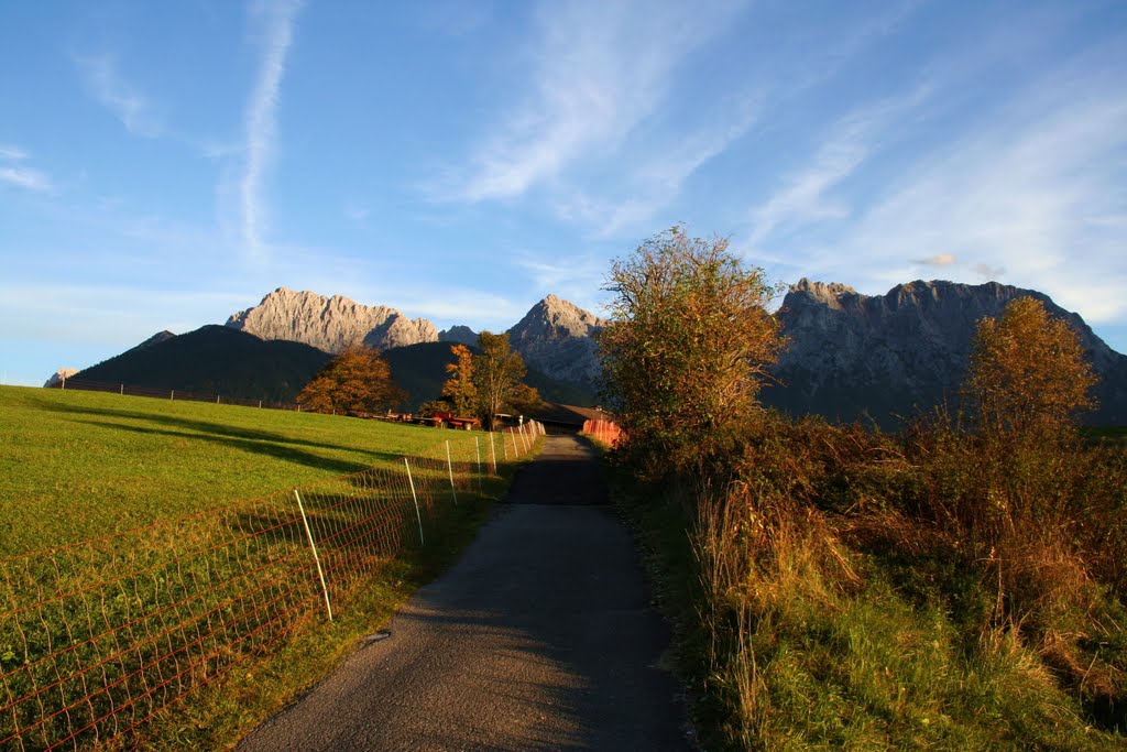 Zwischen Mittenwald und Klais, Bayern, Deutschland by H.-Gerd Brunnert