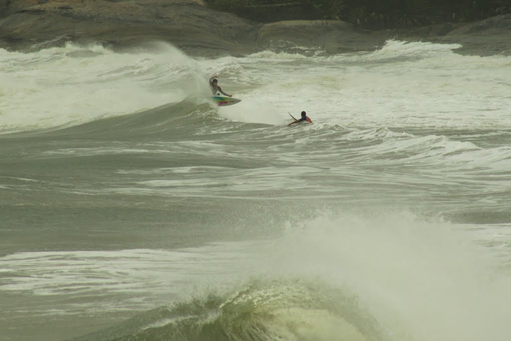 Surfando! ©JucaLodetti by Juca Lodetti