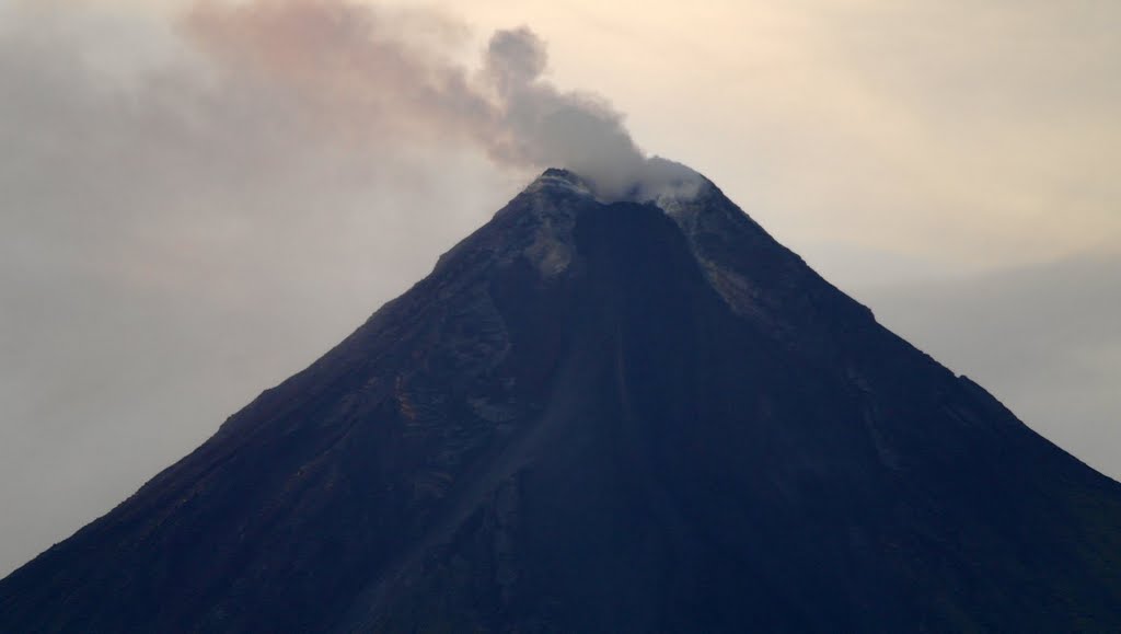 Bogtong, Legazpi City, Albay, Philippines by David Kim