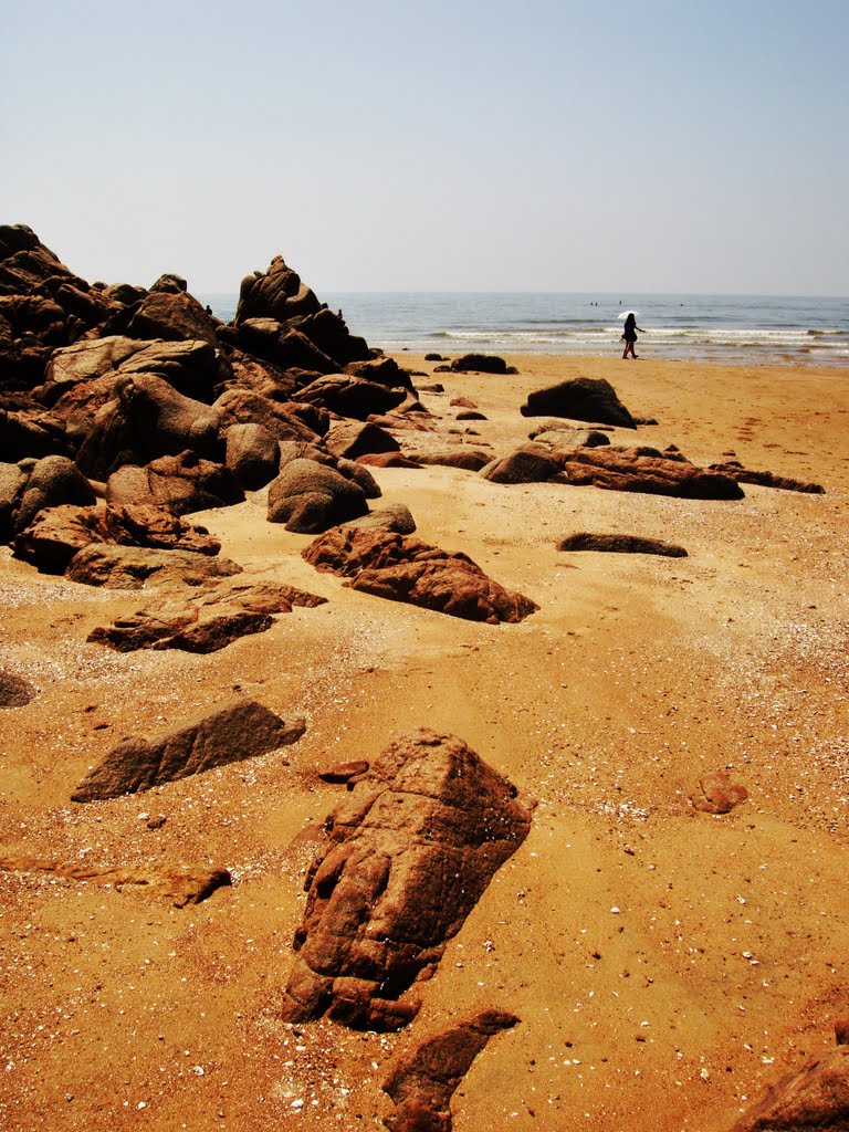 Rocky coasts of Muuido by Jim Baey