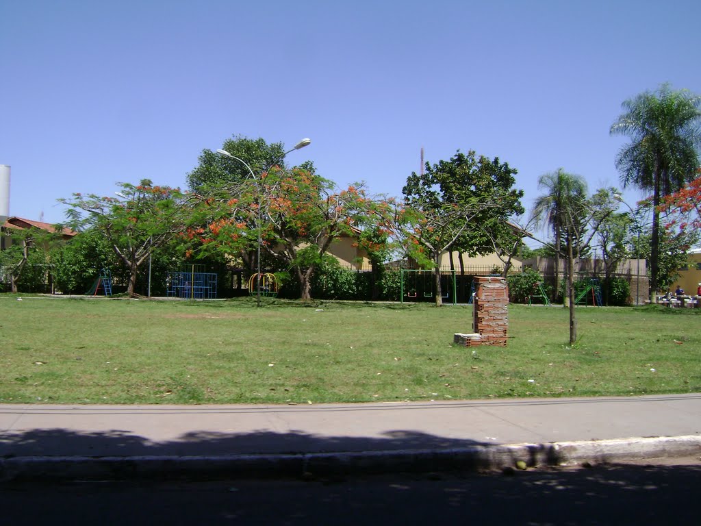 Praça na Rua Marquês de Lavradio by MAURO C M Fernandes