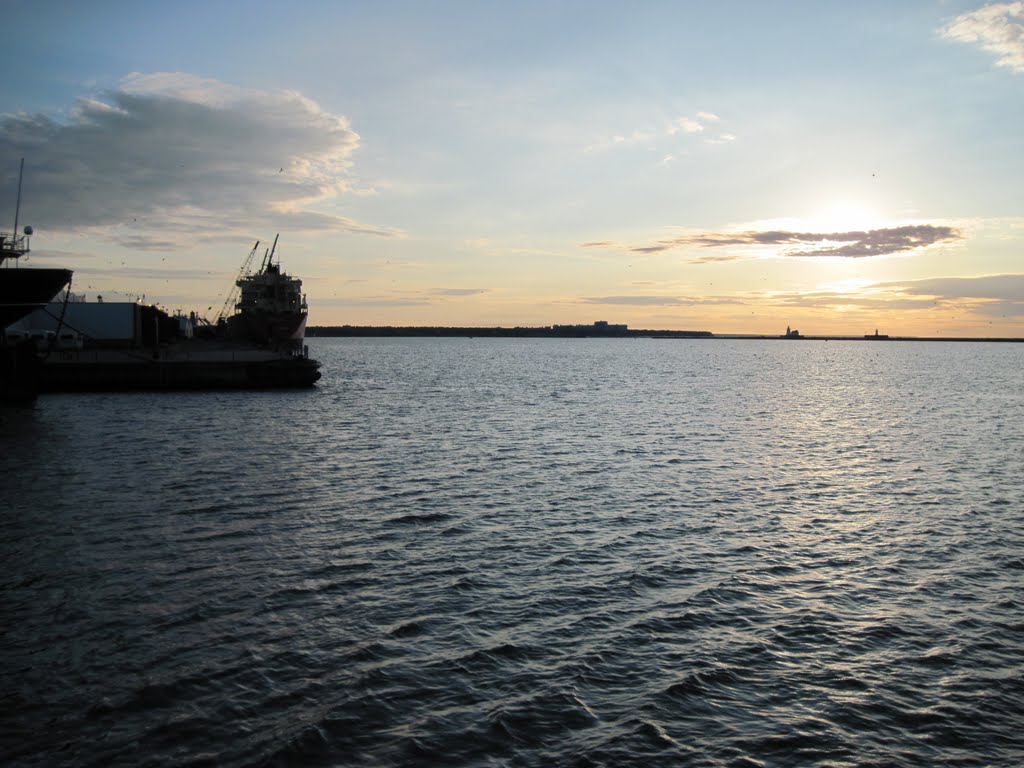 Lake Erie Sunset by MetricWrench