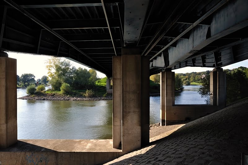 Onder de Middachterbrug bij De Steeg by Jan Visser