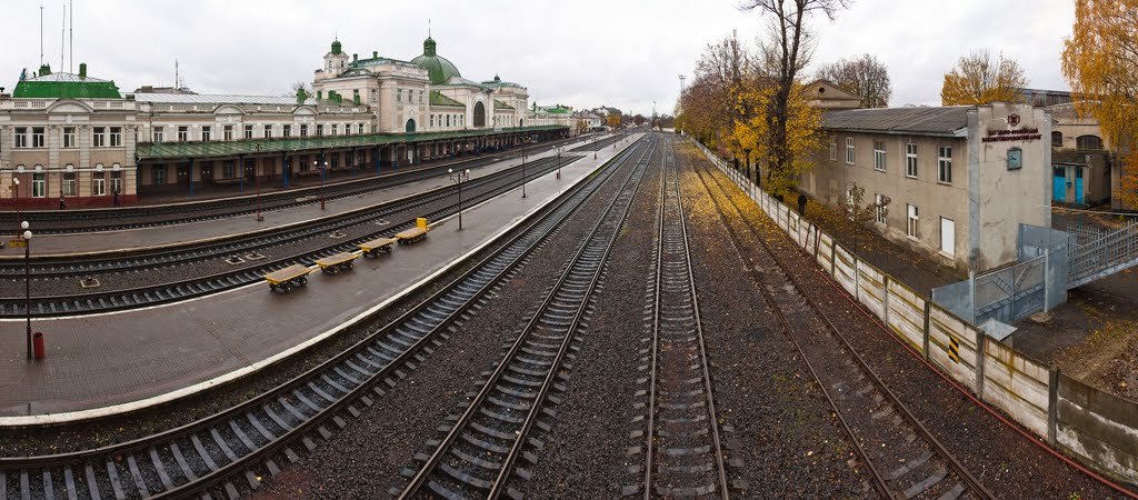 Порожній вокзал / Empty railway station by Andy Shustykevych