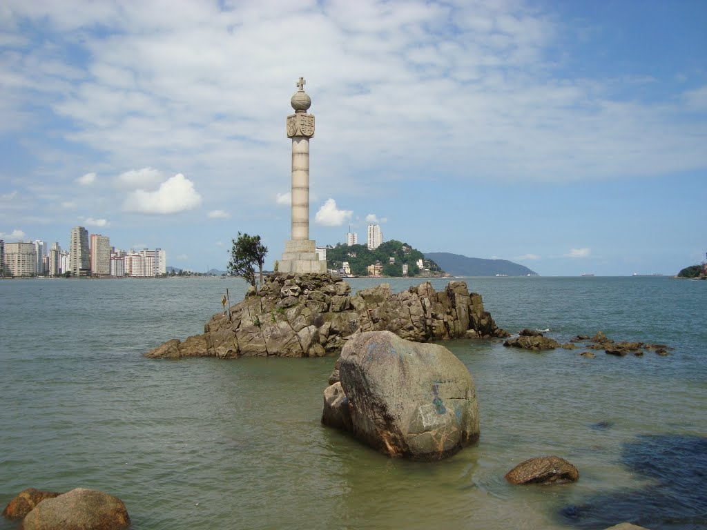 Monumento ou Marco de Fundação da 1ª Vila do Brasil,por Martim Afonso de Souza/São Vicente/SP by j carlos de c. silva