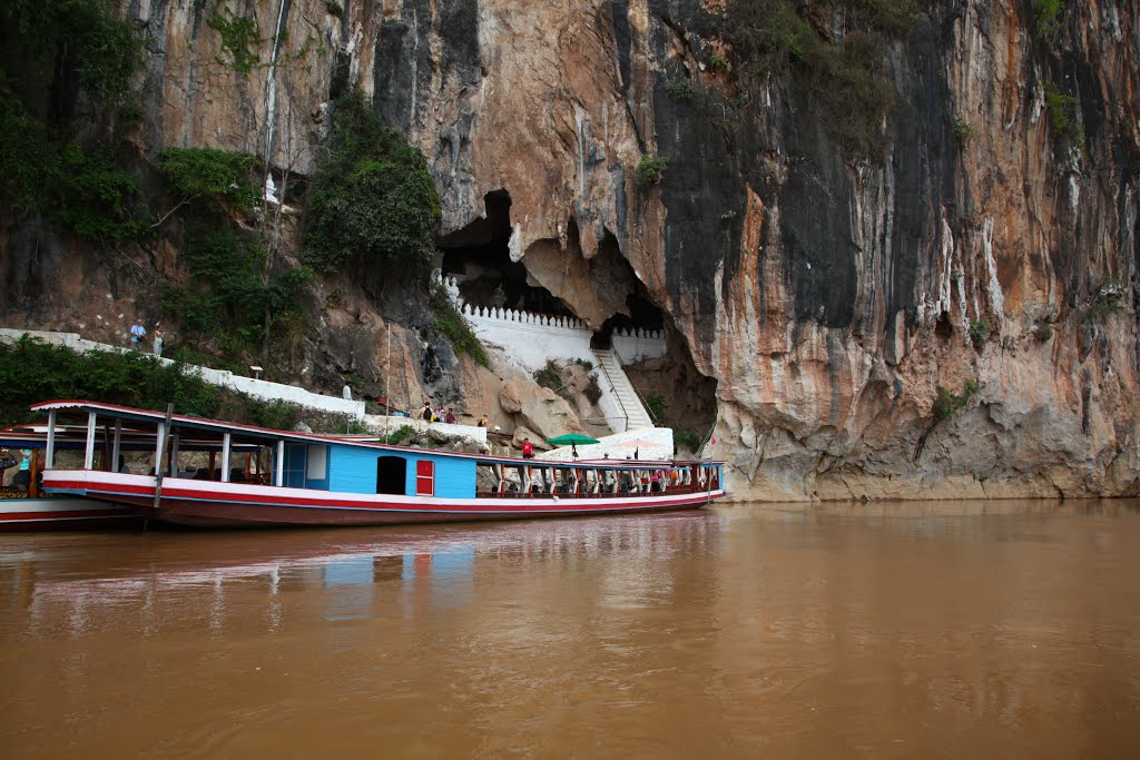 Laos / Pak Ou by nobutake kawaguchi