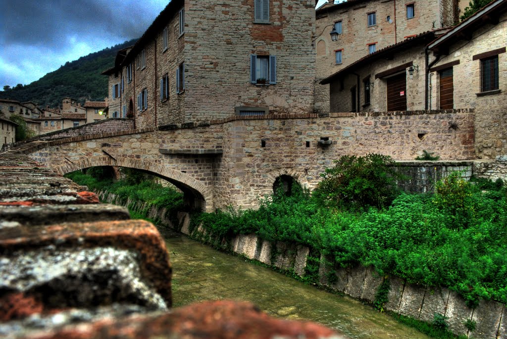 Gubbio - ponticelli by musicdanblues@hotmai…