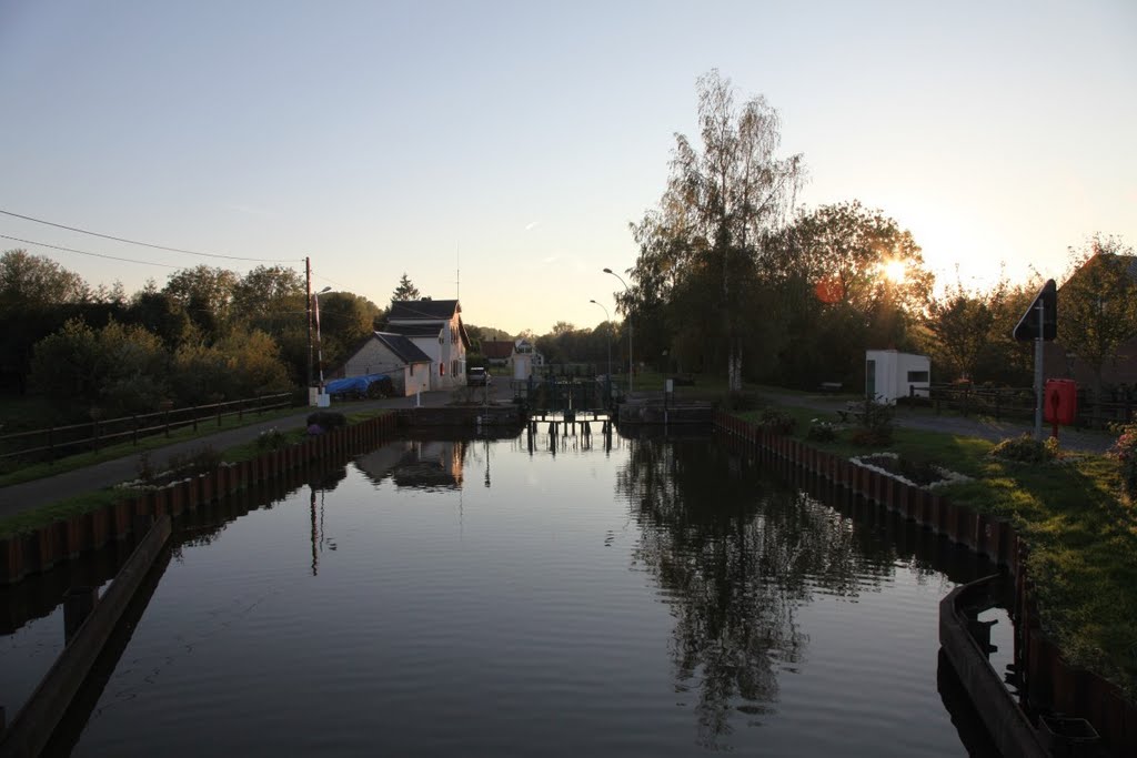 Canal de l' Oise a la Sambre by www.binnenvaartinbeeld.com