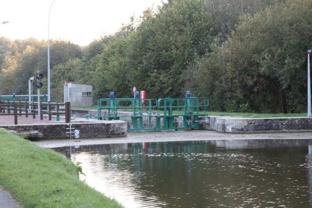 Canal de l' Oise a la Sambre by www.binnenvaartinbeeld.com