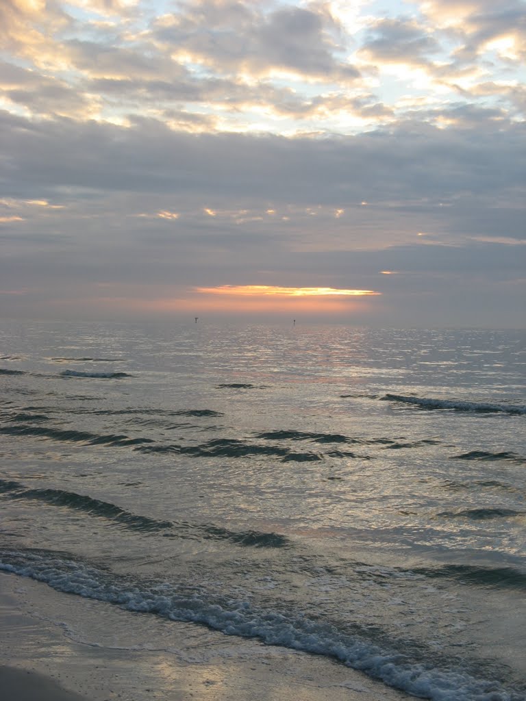 Dec 2007 - Clearwater, Florida. Sun going down from Clearwater Beach. by BRIAN ZINNEL