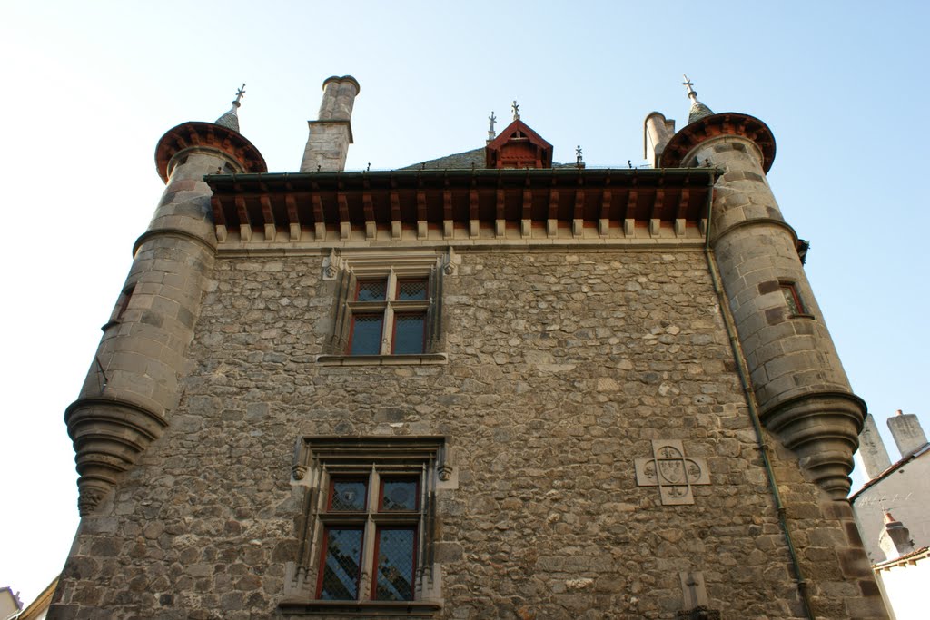 La Maison Consulaire vue d'en bas by © Tsol