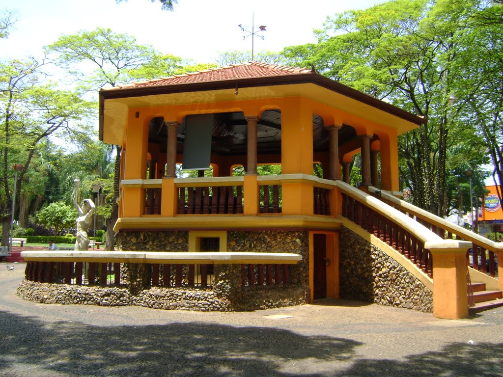 Pirassununga - Centro - Praça Central com seu belo Coreto by Alexander Denarelli