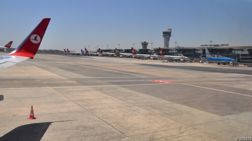 Istanbul - Vorfeld des Atatürk International Airport // Önce Atatürk Uluslararası Havaalanı by Henri der Fotomann