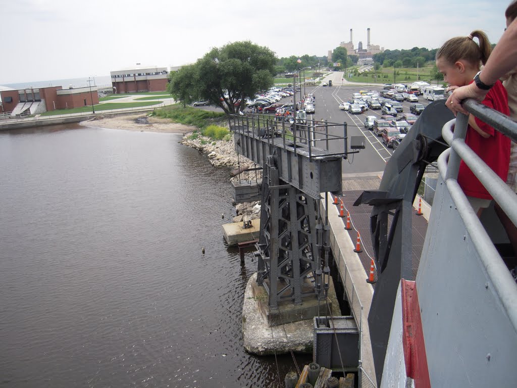 Manitowoc Harbor by plumgarden