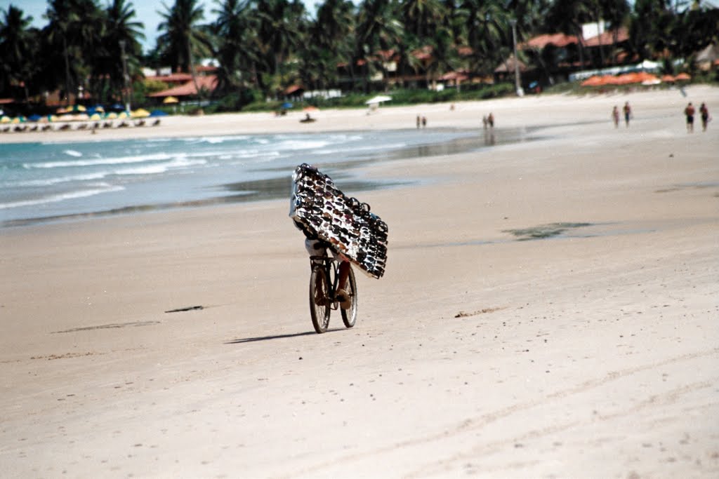 Porto de Galinhas - Boreté - vendedor de lentes (march 2008) by matu0909