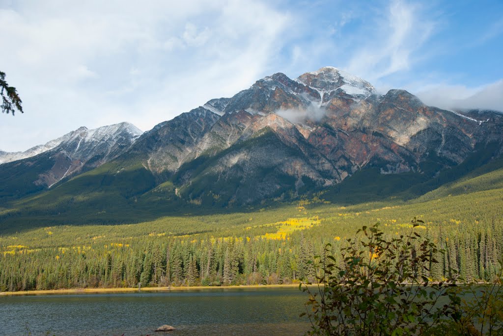 Pyramid Mountain - Pyramid Lake by Jay Chen