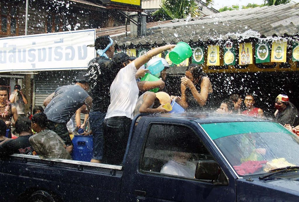 New year festival of a Chiang Mai / 2003年 チェンマイの新年祭（ソンクラーン） / ป๋าเวณีปี๋ใหม่เมืองเชียงใหม่ ประจำปี 2546 by itagaki