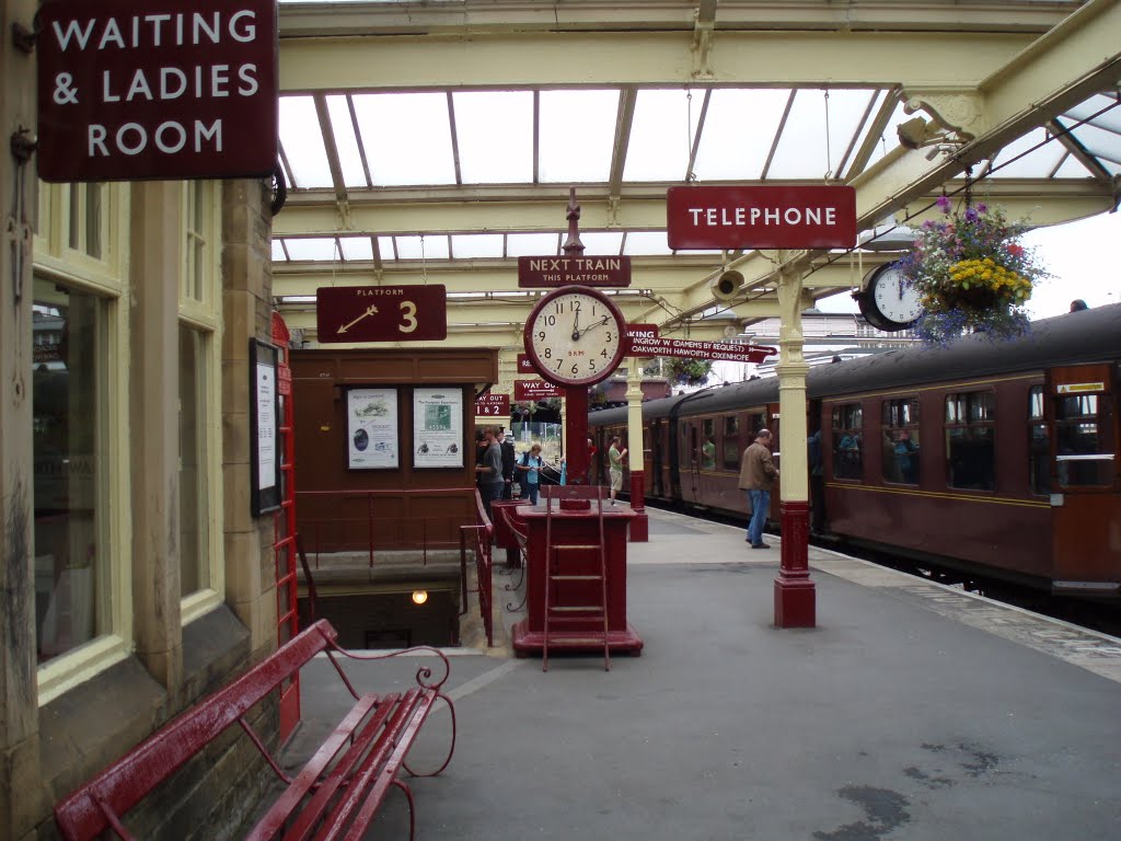 Keighley Railway Station by Julius10