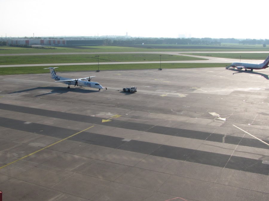 Flugzeuge auf dem Rollfeld by Christian Drescher