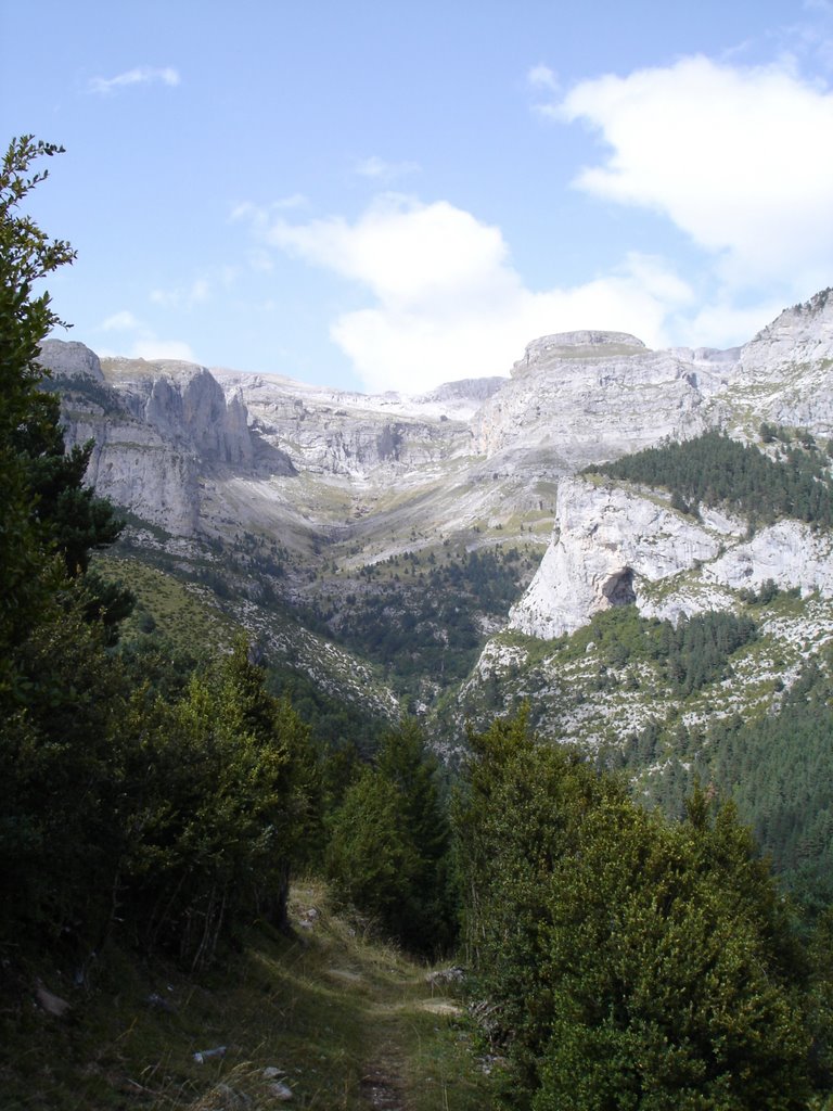 Circo Gurrundué desde el sendero Escuaín - Puente los Mallos by Zeolithe