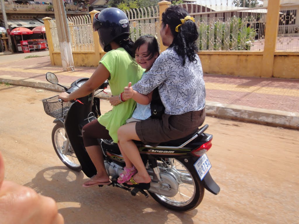 Ou Bakrong, Krong Pursat, Cambodia by Khaun Chabon