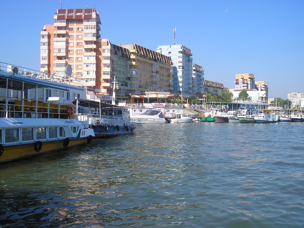 Tulcea Harbor, near Hotel Delta by mihaimache