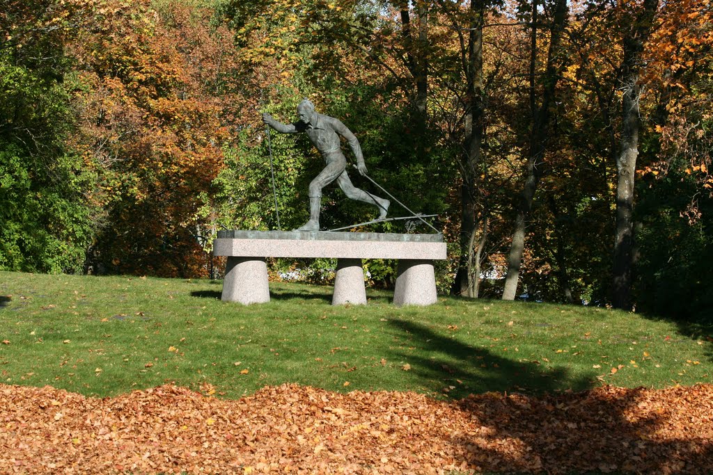 Cross country skier Veikko Hakulinen statue / Valkeakoski by Markus Nikkilä Photo…