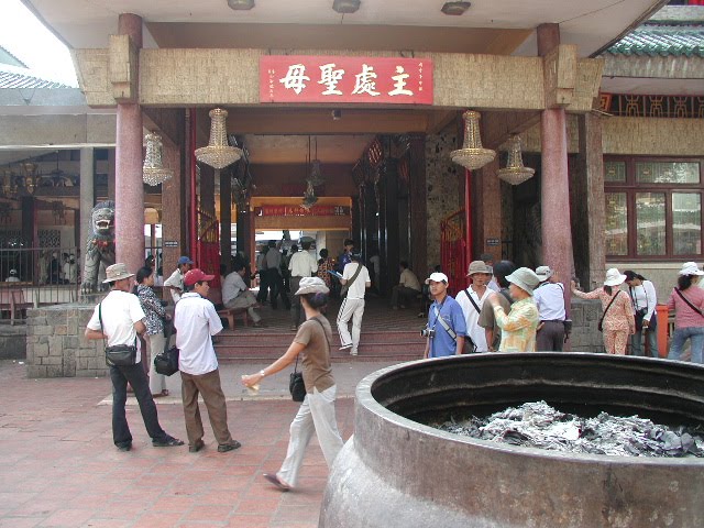 Chua Xu Temple - www.vietnam-landscape.com by An Bui