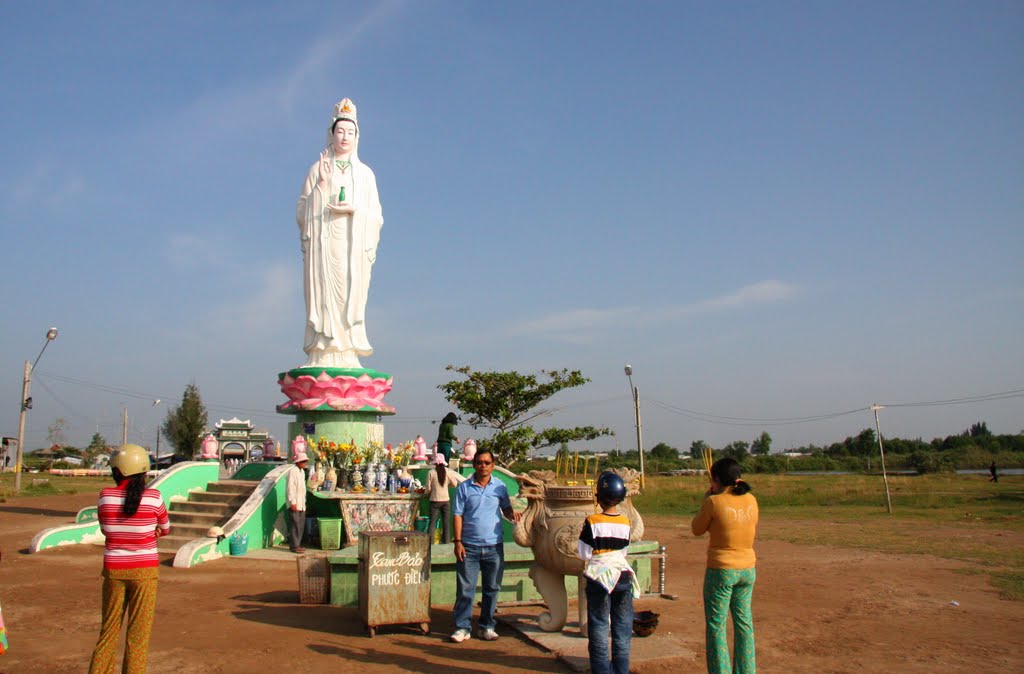 Phật bà Nam Hải by Ngọc Viên Nguyễn