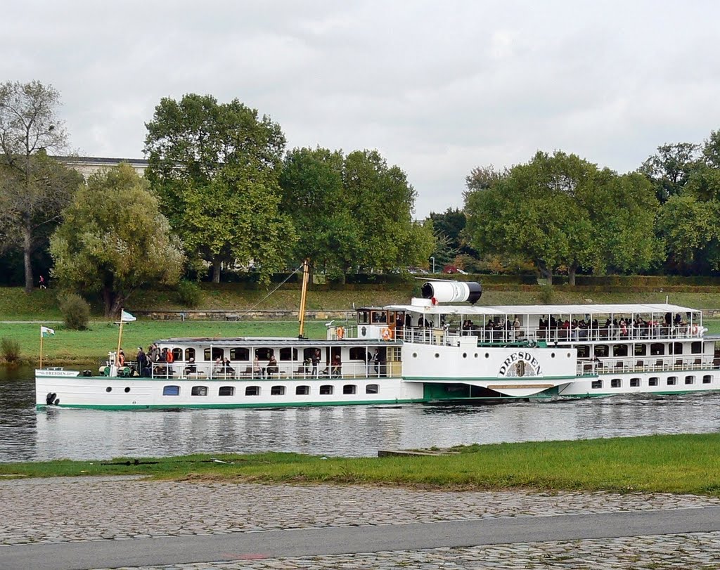 Dresden - Der historische PD "Dresden" der Säschsischen Dampfschifffahrtsgesellschaft, Bj.1926 by Thomas Eichler