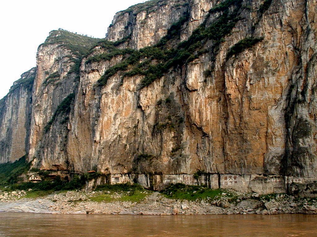 長江 瞿塘峽 夔門 南岸 過了這處江面突然開闊 2001夏 1st Gorge of the 3-Gorges downstream from ChongQing,YangTze River,China,summer 2001 by Percy Tai  漆園童