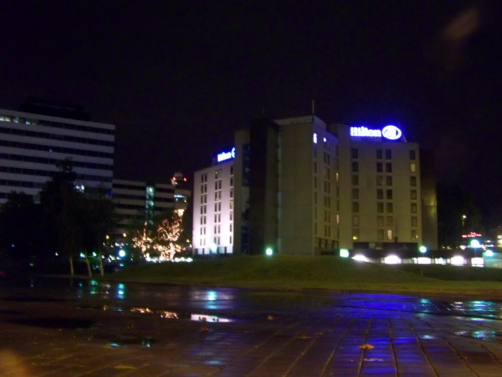 Hilton am AMS | Airport Amsterdam-Schiphol .. 19.10.2010 | 23:53 Uhr by JensB2001