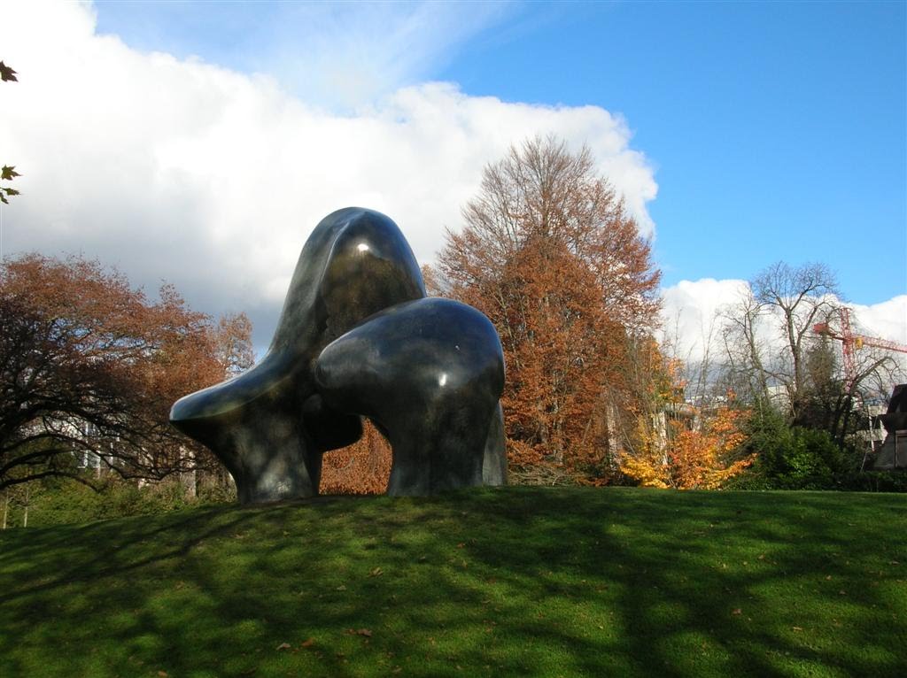 Zurich - Seefeldquai - Moore Sculpture by Angelabinu