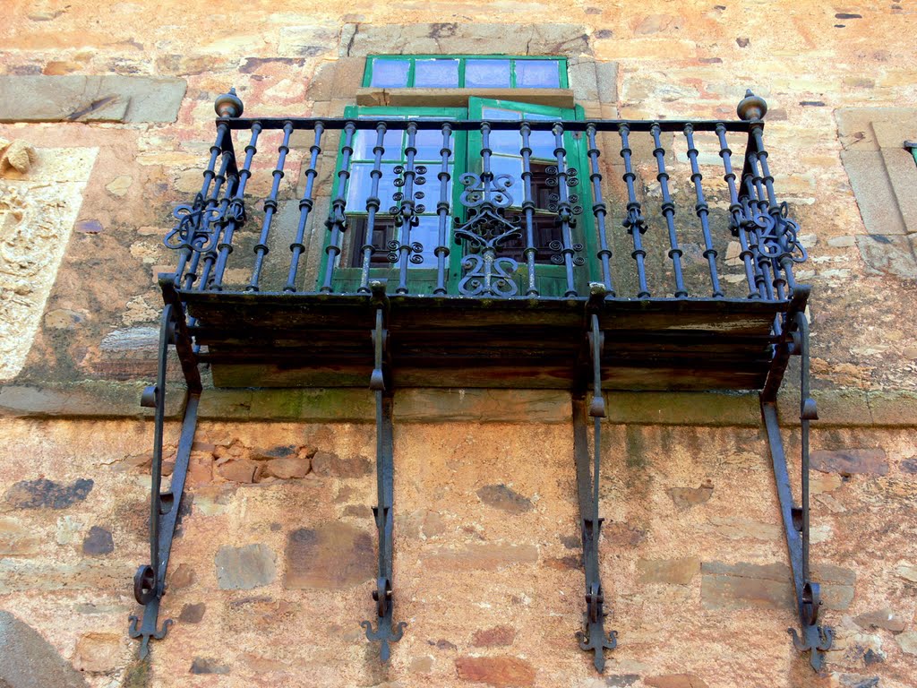 CASTRILLO DE LOS POLVAZARES (Aldea de Astorga-La Maragatería). León. 2010. 05. Balcón. by Carlos Sieiro del Nido