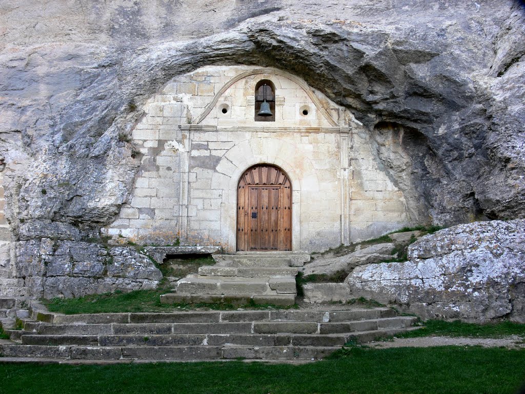 OJO GUAREÑA (Merindad de Sotoscueva). Burgos. 2010. 01. Ermita de San Bernabé. by Carlos Sieiro del Nido