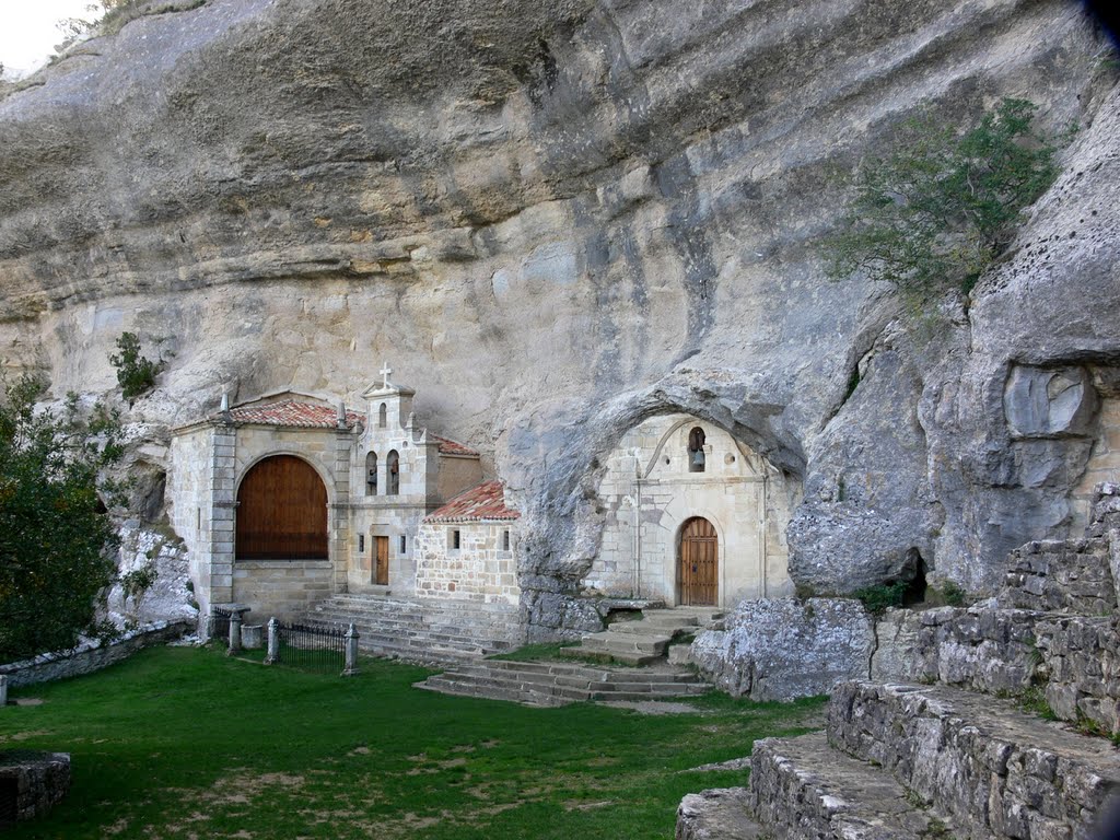 OJO GUAREÑA (Merindad de Sotoscueva). Burgos. 2010. 02. Ermita de San Bernabé. by Carlos Sieiro del Nido