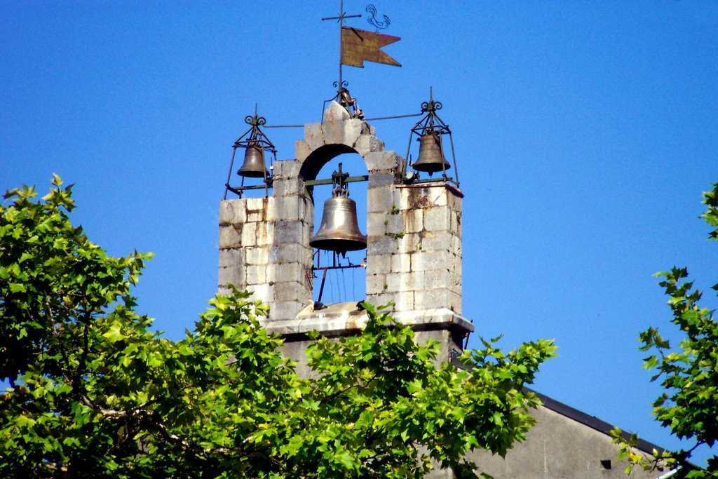 SAURAT - le clocher de l'église. by Jean THIERS