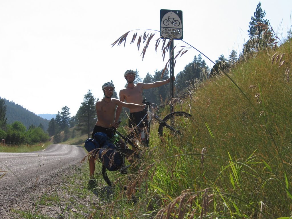 Right after Helena, Montana we saw the first and only signs for the Great Divide Bike Route ... at least we knew we were right on track! Florian Weber & Jeremy Boissel More info http://www.ukFu.eu by YouGuysAreAmazing