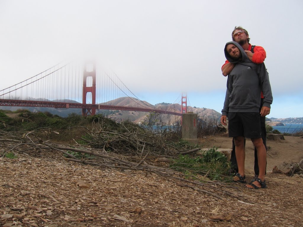 Now on our way back up to Vancouver to fly back home to Germany we stopped by Los Angeles, San Francisco, and Seattle to chill a bit. Here's San Francisco as anybody could tell and the Golden Gate bridge. Florian Weber & Jeremy Boissel More info http://www.ukFu.eu by YouGuysAreAmazing